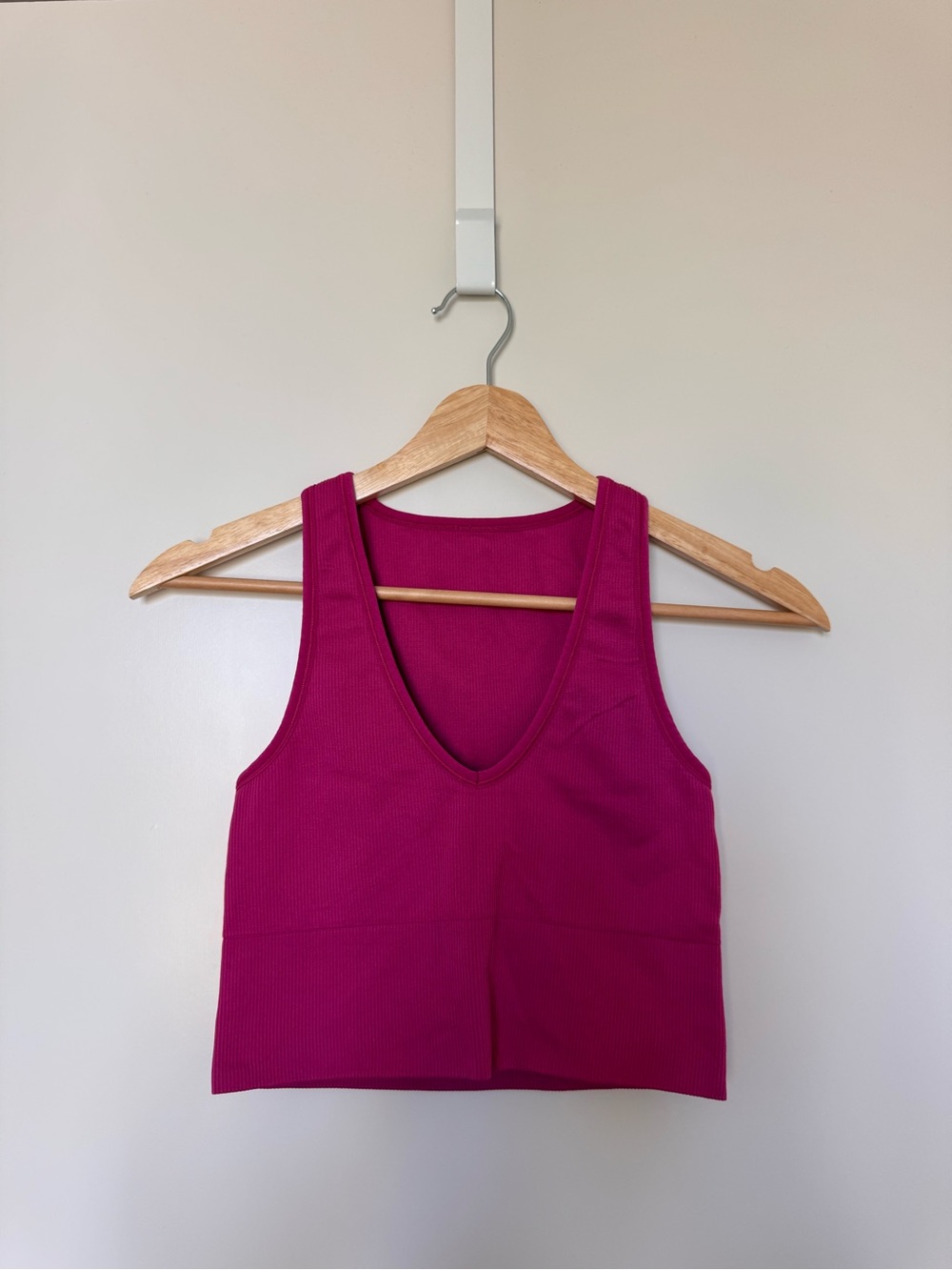 Athleta Aurora Rib Tank  XS 
Women’s V-Neck Crop Tank Top - Magenta